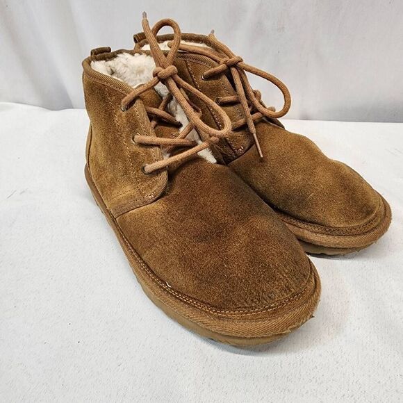 UGG Kids' Neumel II Sheepskin Chukka Boots Size 5 - Picture 1 of 8